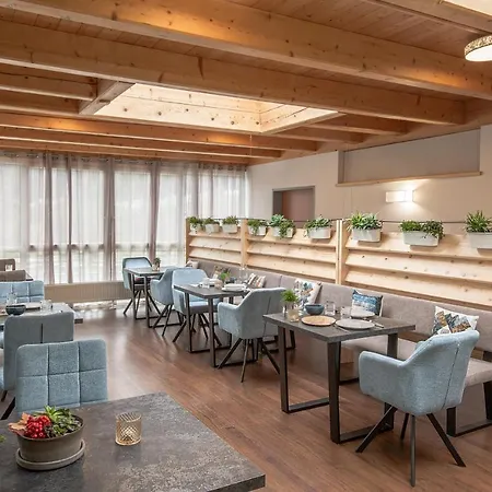 Adelwoehrer - Am Hof * Falting