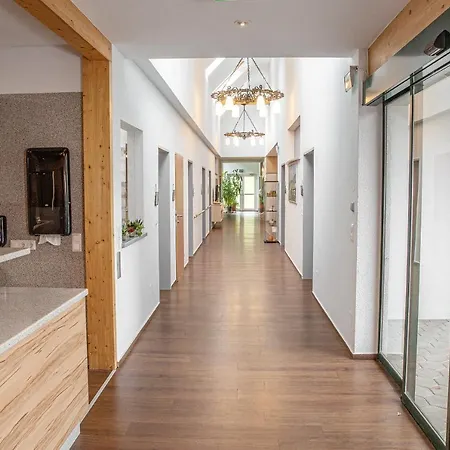 Adelwoehrer - Am Hof Falting