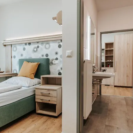 Adelwoehrer - Am Hof *