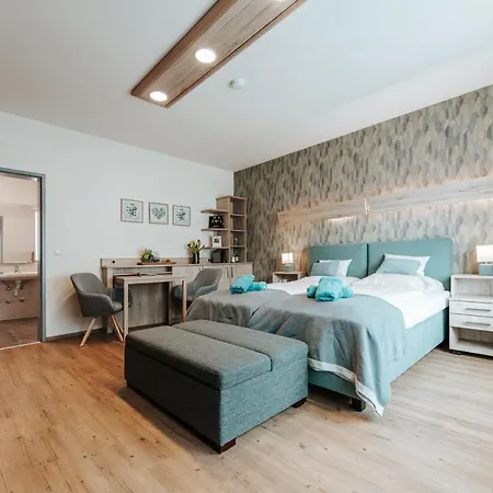 Adelwoehrer - Am Hof