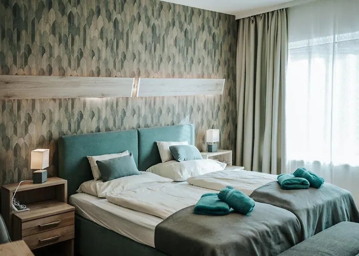 Adelwoehrer - Am Hof * Falting